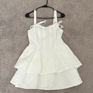 Elegant White Layered Women's Dress
